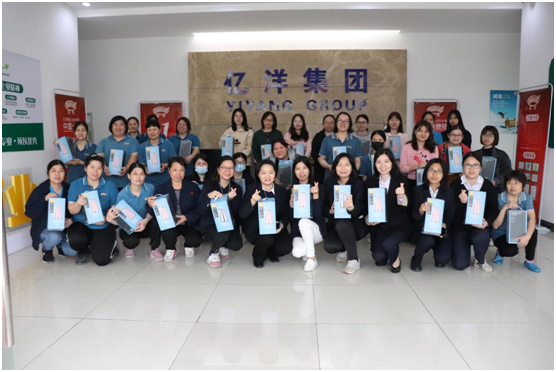 �����ҵ����Ů�ھ�ϲ���������У�����ǩ�գ�