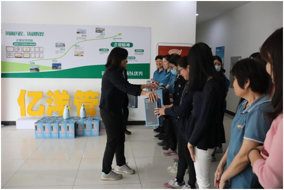 �����ҵ����Ů�ھ�ϲ���������У�����ǩ�գ�