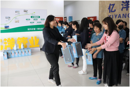 �����ҵ����Ů�ھ�ϲ���������У�����ǩ�գ�