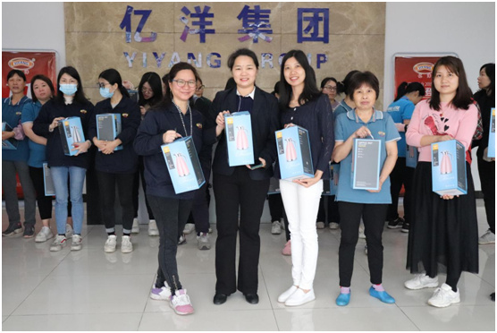 �����ҵ����Ů�ھ�ϲ���������У�����ǩ�գ�