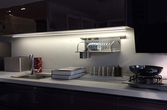 购买橱柜灯时，如何选购便宜好用的灯具？