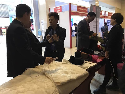 ���������й������ں���� �ٻ񡰾����ں�ͻ�����׵�λ��