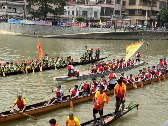 桨影翻飞处，匠心筑传承——桃花村板材以龙舟精神书写文化担当