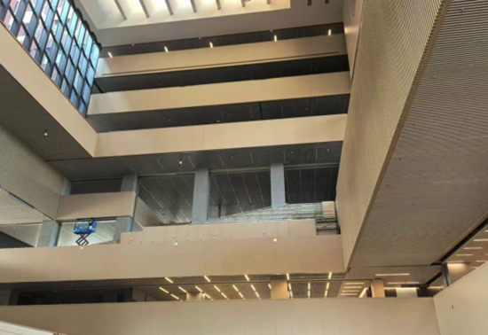 亚尔狮铝制品定制工程案例｜广州新华学院图书馆